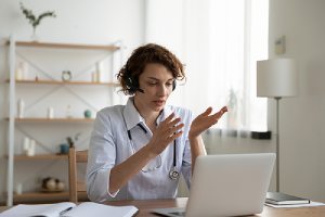 A medical doctor providing her service using HIPAA compliant telehealth softwares