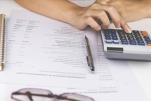 a financial advisor recording data for CECL