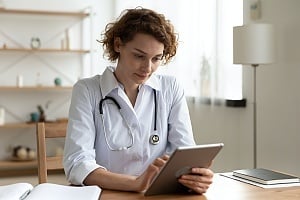 doctor using software remotely for her patients