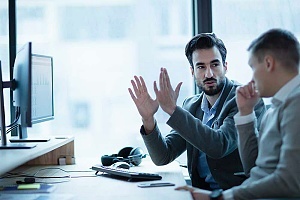 it leader communicating internally with a coworker effectively