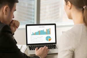 man and woman seeing the benefits of a software evaluation for the company