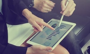 medical professionals measuring the kpi of a healthcare organization